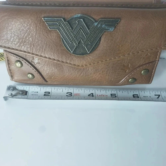 Wonder Woman Faux  Brown Leather DC Comics Womans Wallet. - Picture 9 of 9